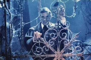 A Tribute to Roddy McDowall - Fright Night (fn129.jpg)