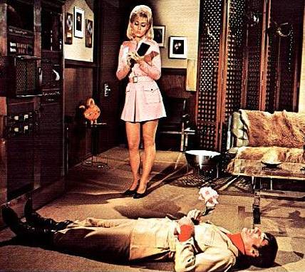 A Tribute to Roddy McDowall - Hello Down There (hello03.jpg)