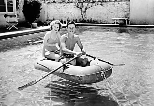 A Tribute to Roddy McDowall - Cheviot Hills (pool03.jpg)