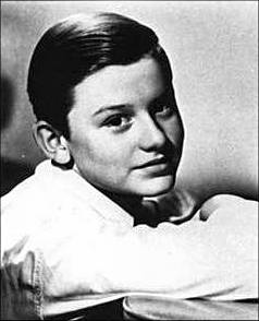 A Tribute to Roddy McDowall - rm40s33.jpg