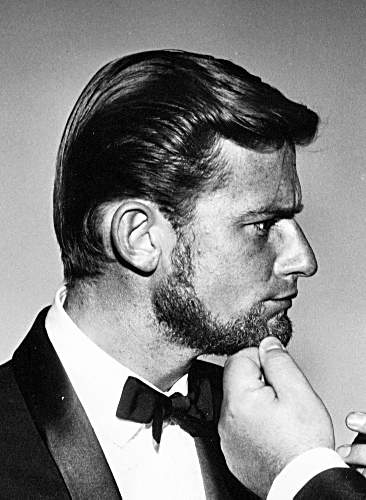 A Tribute to Roddy McDowall - Stump the Stars (stump01a.jpg)