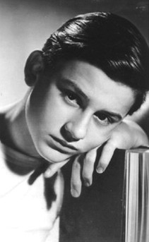 A Tribute to Roddy McDowall - rm40s11.jpg