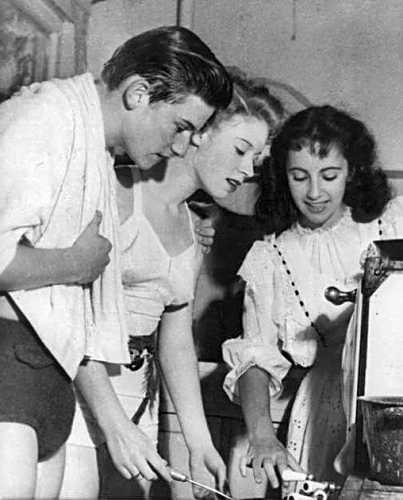 A Tribute to Roddy McDowall - withVeeET.jpg